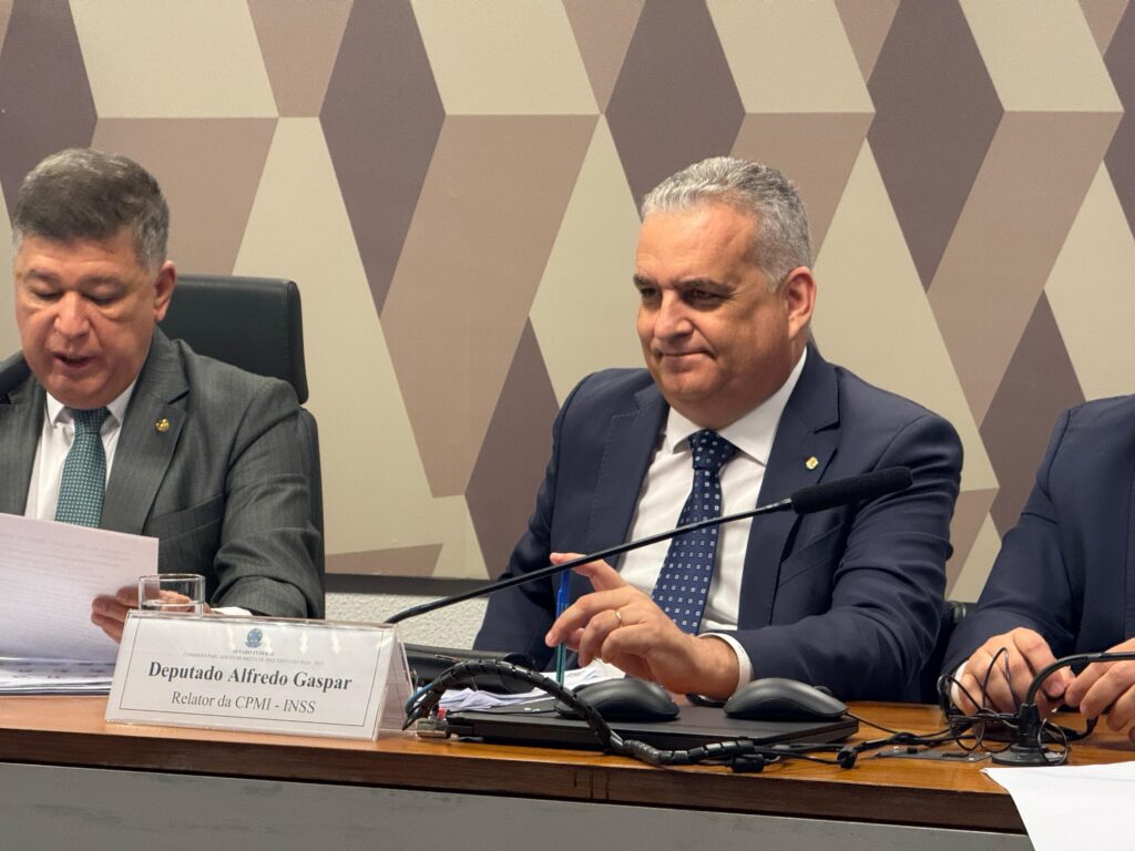 Relator diz que Conafer “meteu a mão no bolso de aposentados”