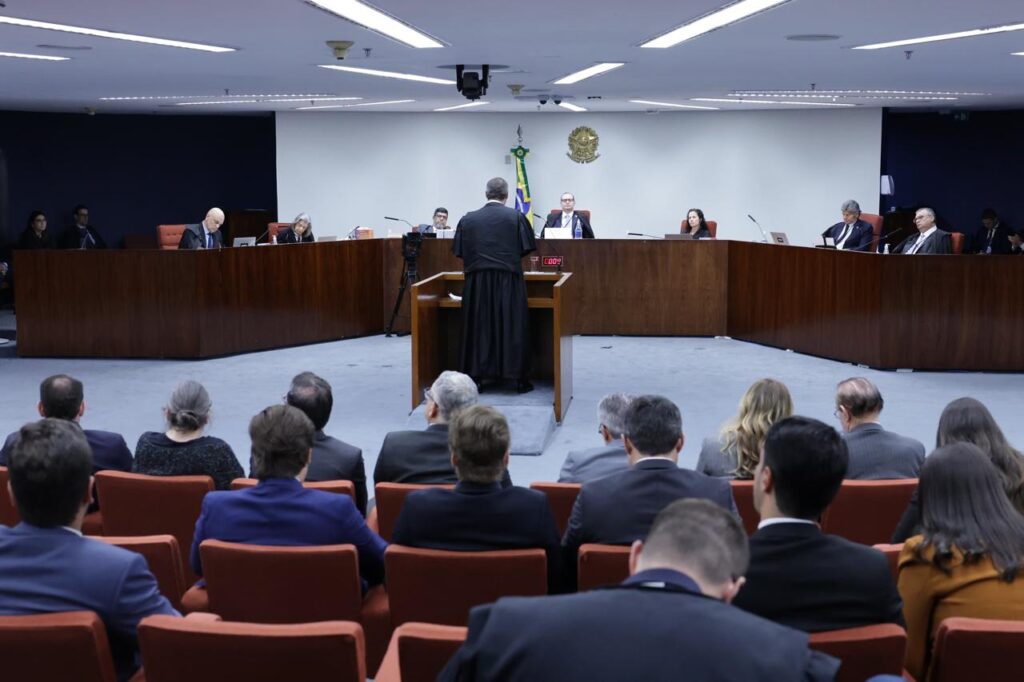 AO VIVO: Fux descarta provas trazidas pela PGR e vota para absolver Augusto Heleno