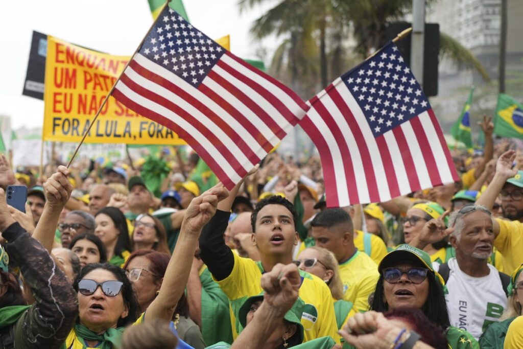 Traição? Saiba se levar bandeira dos EUA em manifestação é crime | Política