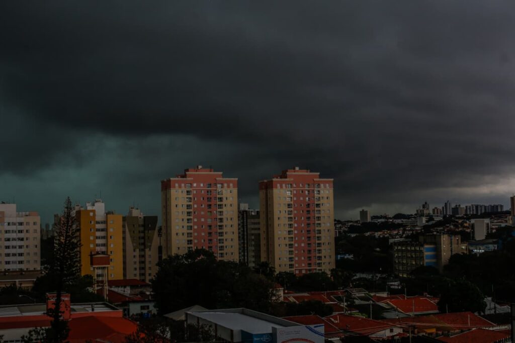 Chuva acumulada da manhã supera 40mm em Campinas; veja ocorrências