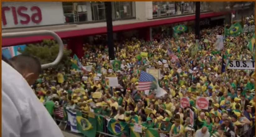 Manifestantes começam a se aglomerar na Av. Paulista em ato por anistia a Bolsonaro