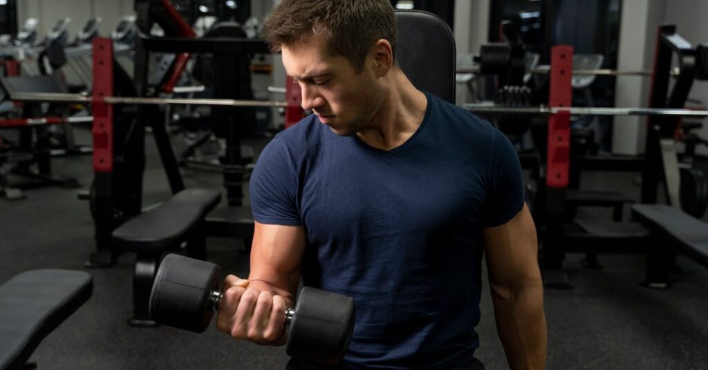 Rosca alternada: para que serve e como fazer o exercício