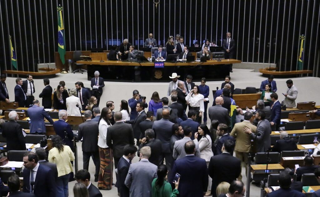 Câmara aprova urgência da anistia por ampla margem | Política
