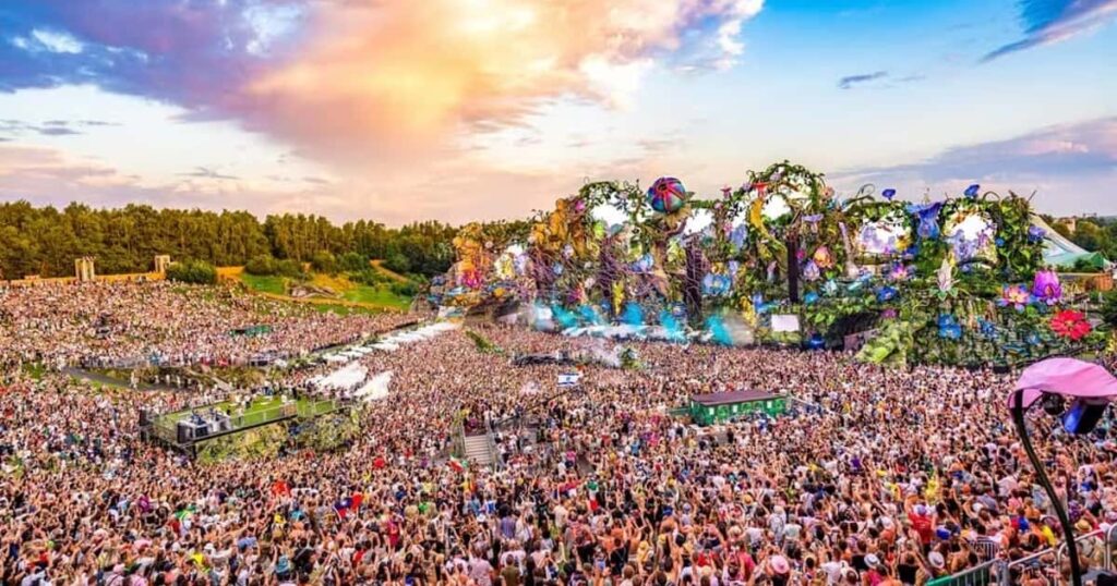 Curso capacita interessados em trabalhar no Tomorrowland Brasil 2025