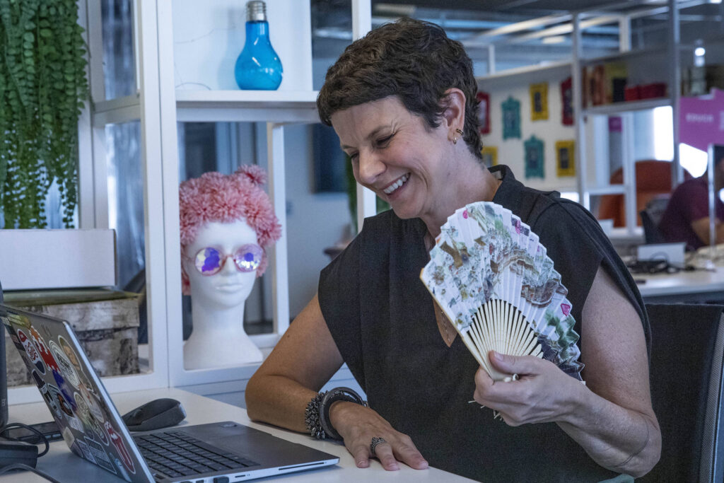 Mulheres na menopausa passam a ter atenção de empresas - 18/10/2025 - Equilíbrio