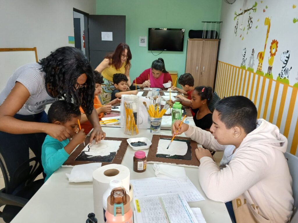 A Arte de Educar com Inclusão chega a Vinhedo: cuidar de quem cuida