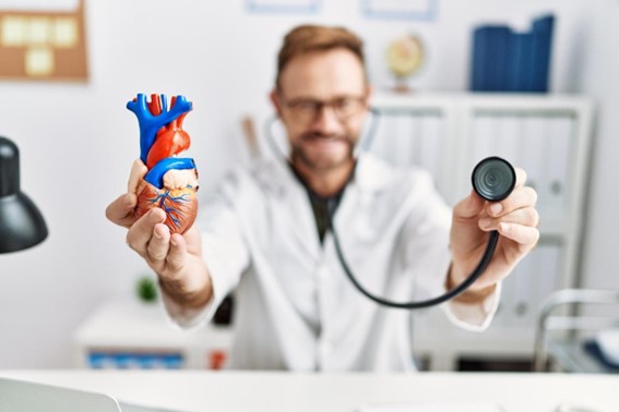 Infarto não avisa: a importância de consultar um cardiologista, conforme especialistas