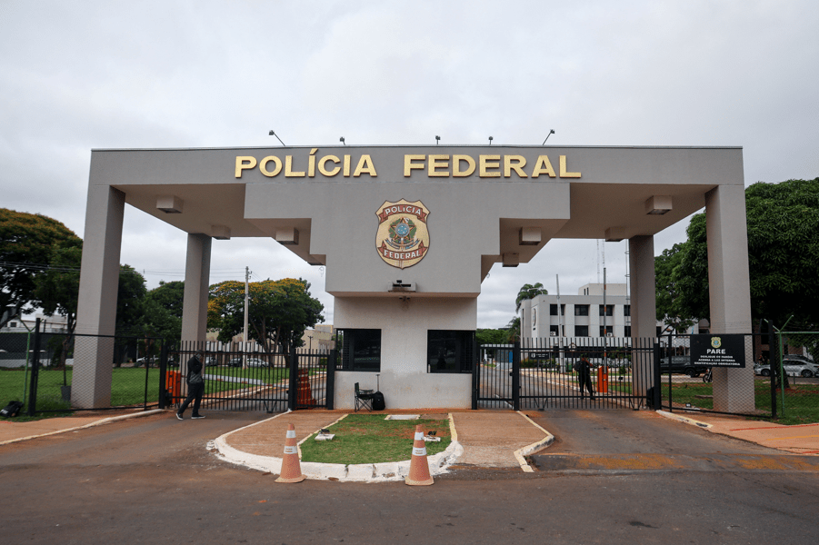 Vigília termina em confusão após homem discursar a favor de prisão de Bolsonaro