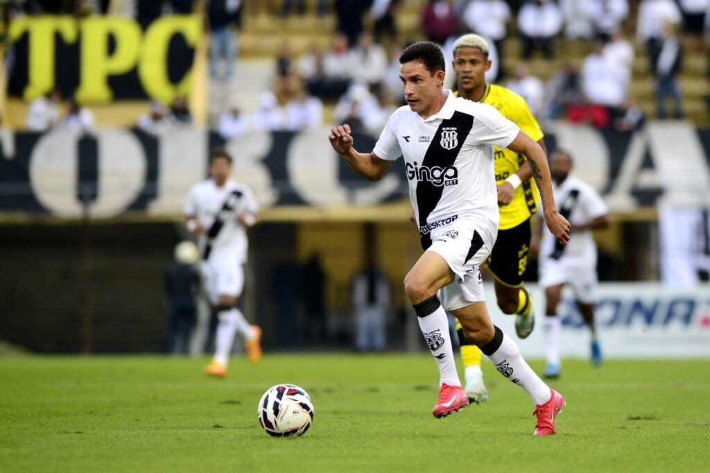 Everton Brito rescinde contrato com a Ponte Preta após decisão judicial