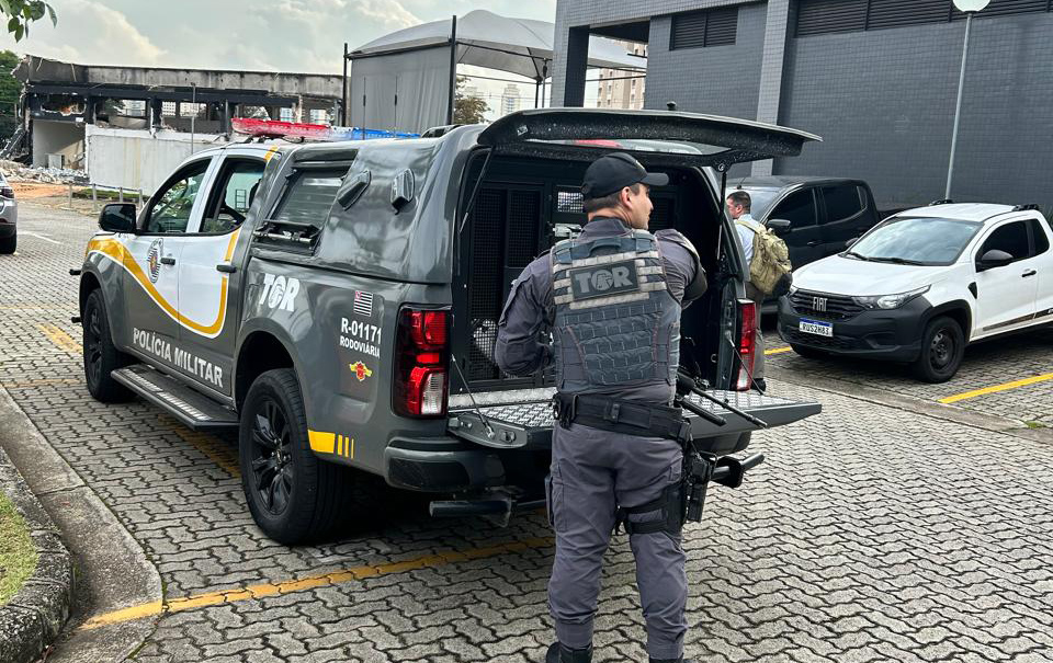 TÁTICO OSTENSIVO RODOVIÁRIO PRENDE FORAGIDA DA JUSTIÇA PELA INTERPOL NAS PROXIMIDADES DA RODOVIA ANCHIETA