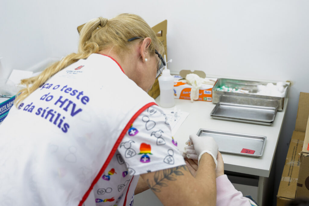 São Caetano antecipa Dezembro Vermelho e oferece testes rápidos de HIV e sífilis em praças, parque e terminal