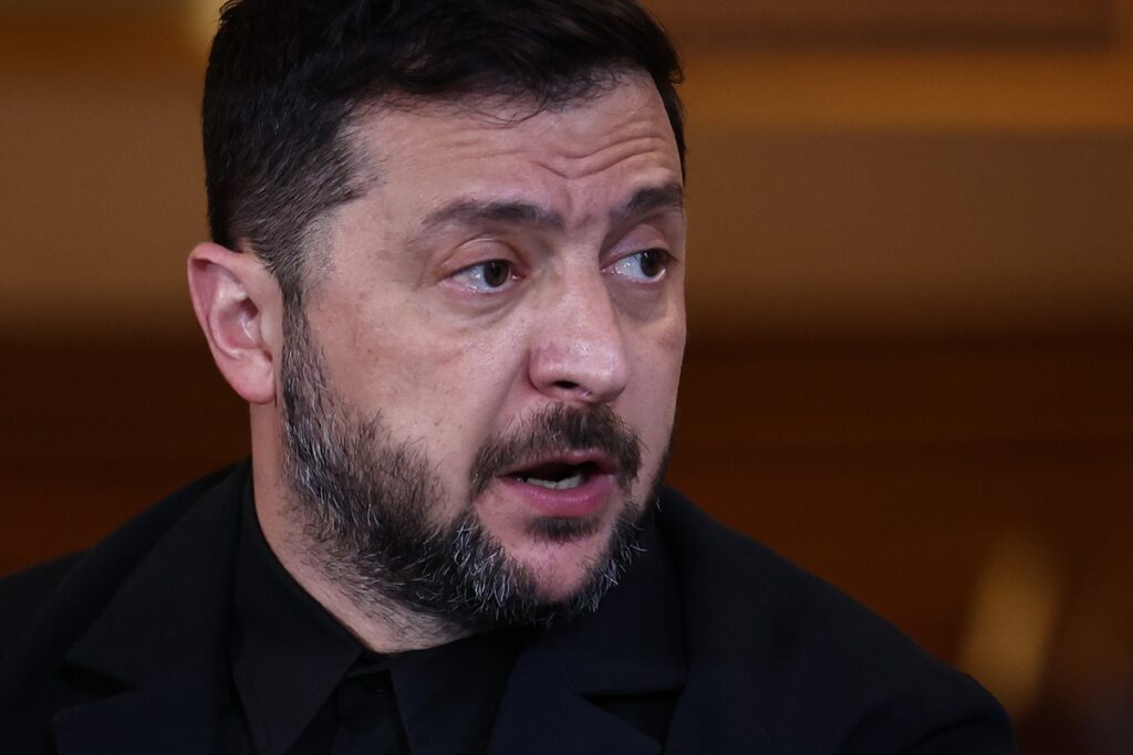 Em Paris, Zelensky busca ampliar apoio militar francês à defesa da Ucrânia | Mundo