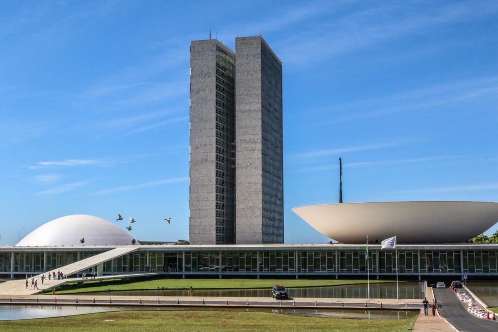 CPI do INSS mira em presidentes de bancos por consignados e pode convocar Vorcaro