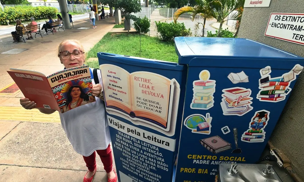 “Geladeiroteca”: biblioteca alternativa e gratuita no Terminal Padre Anchieta, em Campinas