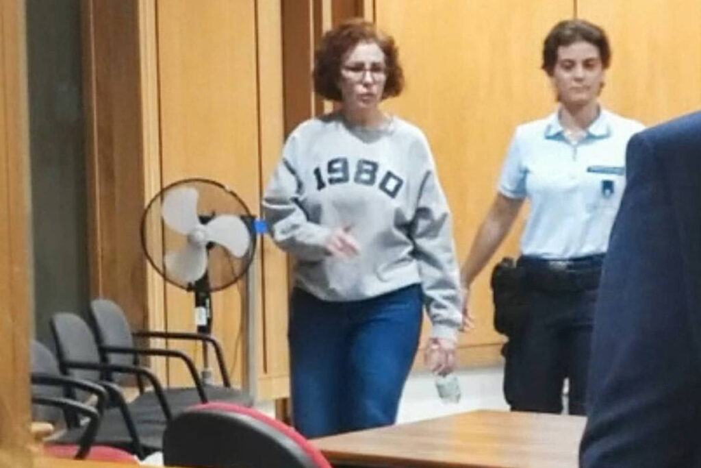 Câmara mantém mandato de Carla Zambelli - 11/12/2025 - Poder