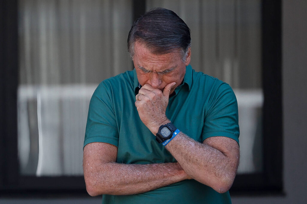 Bolsonaro deixa prisão para passar por cirurgia - 24/12/2025 - Política