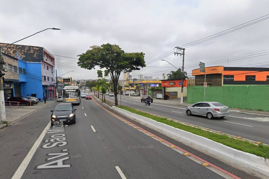 Motociclista morre após se enroscar em fio em São Paulo - 11/12/2025 - Cotidiano