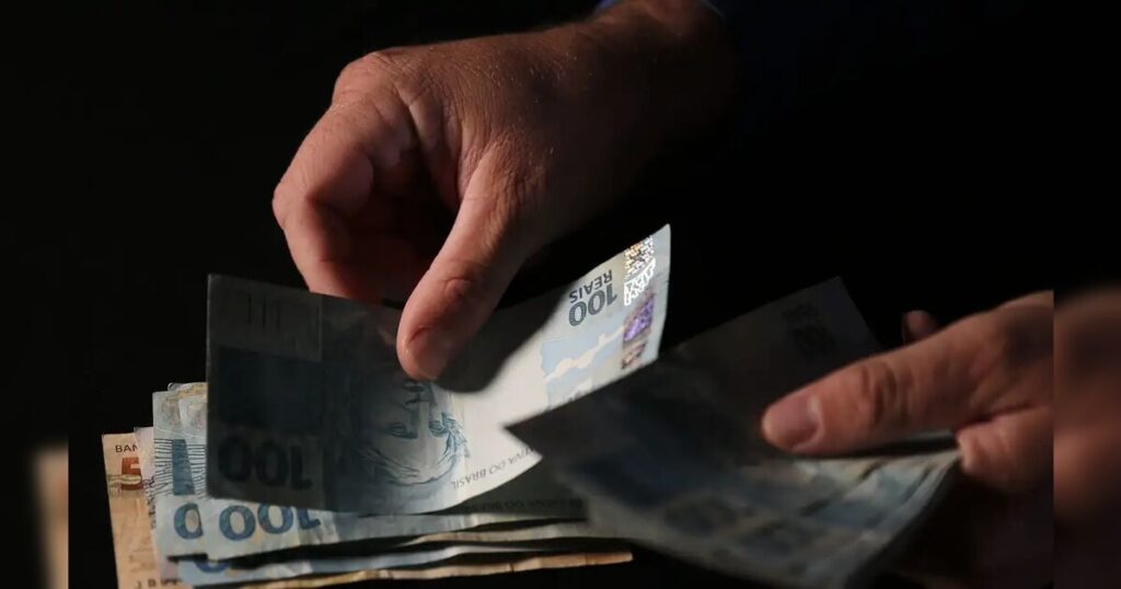 Governo libera saldo do FGTS retido pelo saque-aniversário