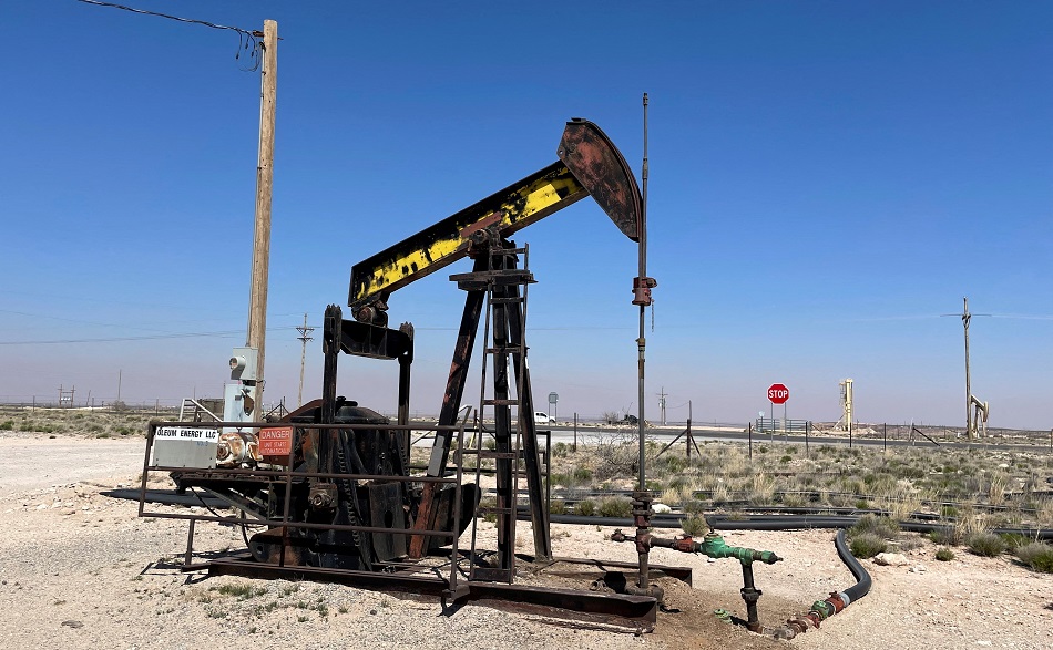 Petróleo cai e WTI bate menor valor desde 2021 com avanço em acordo Rússia-Ucrânia