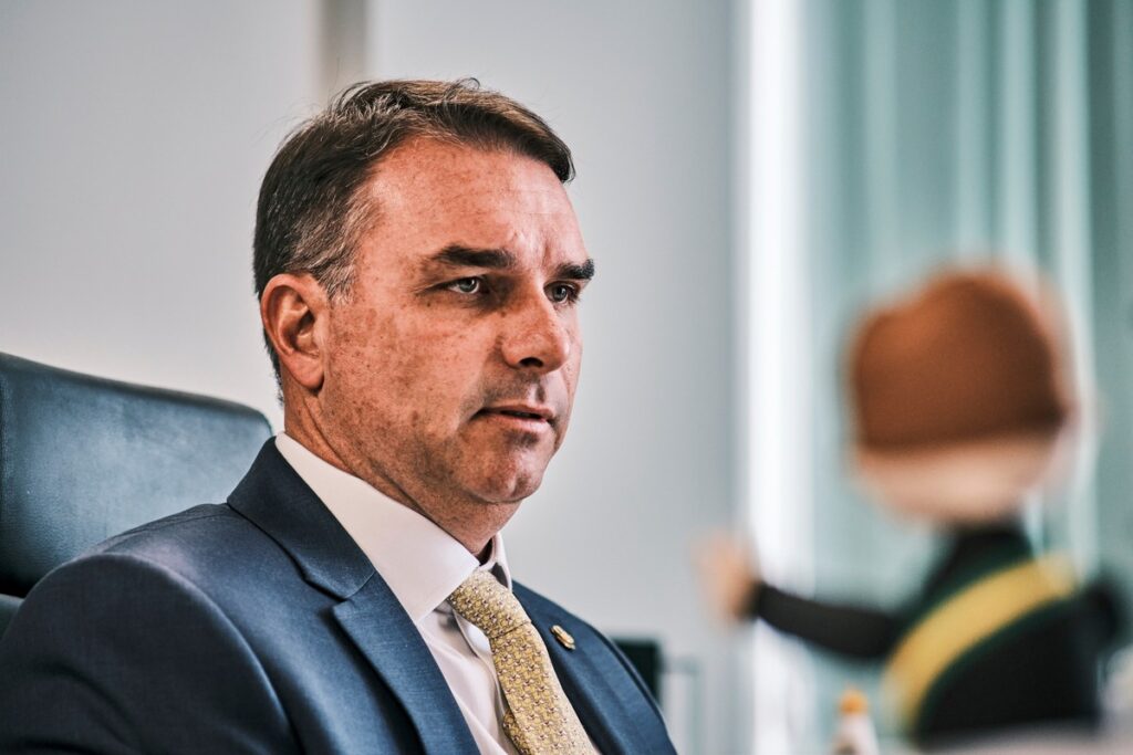Flavio Bolsonaro diz que Trump fez gesto de apoio à anistia ao retirar Moraes da Magnitsky | Política