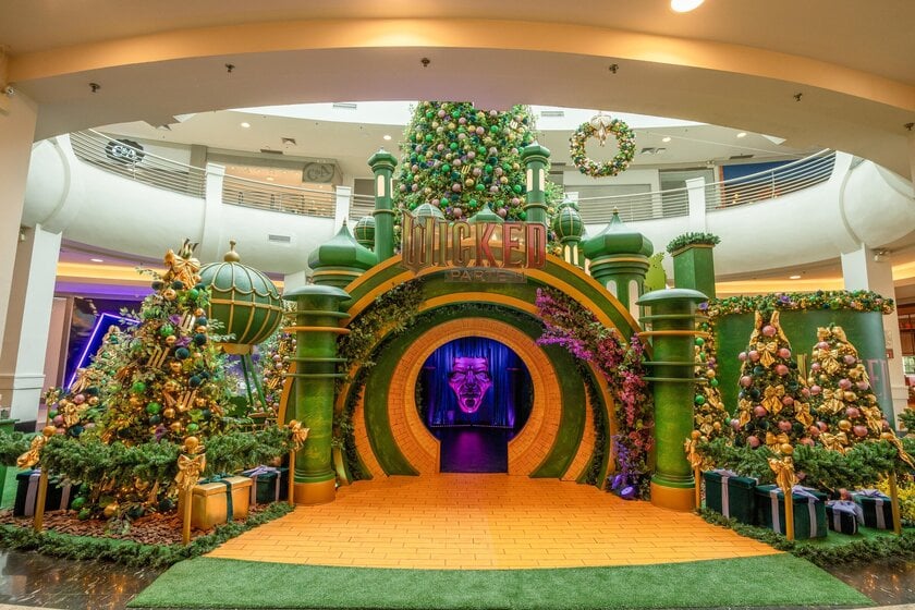 Mooca Plaza Shopping inaugura Natal temático de Wicked com experiências imersivas e espaços instagramáveis