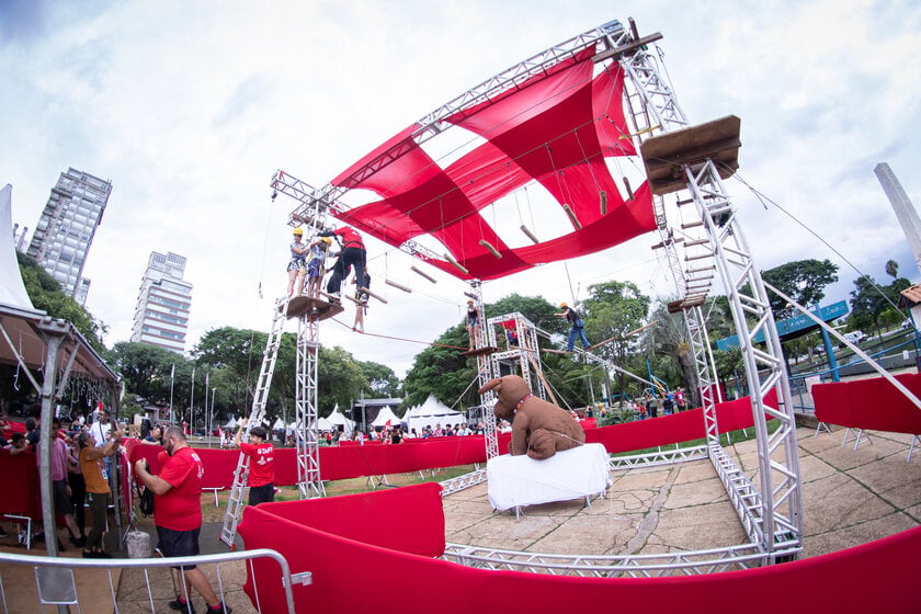 Natal Radical 2025 transforma o Modelódromo do Ibirapuera em parque de aventuras natalinas