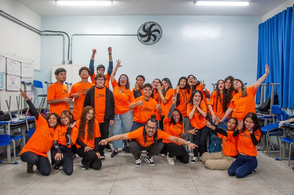 Escola Itinerante de Teatro promove apresentações gratuitas no Cine Teatro Carlos Gomes