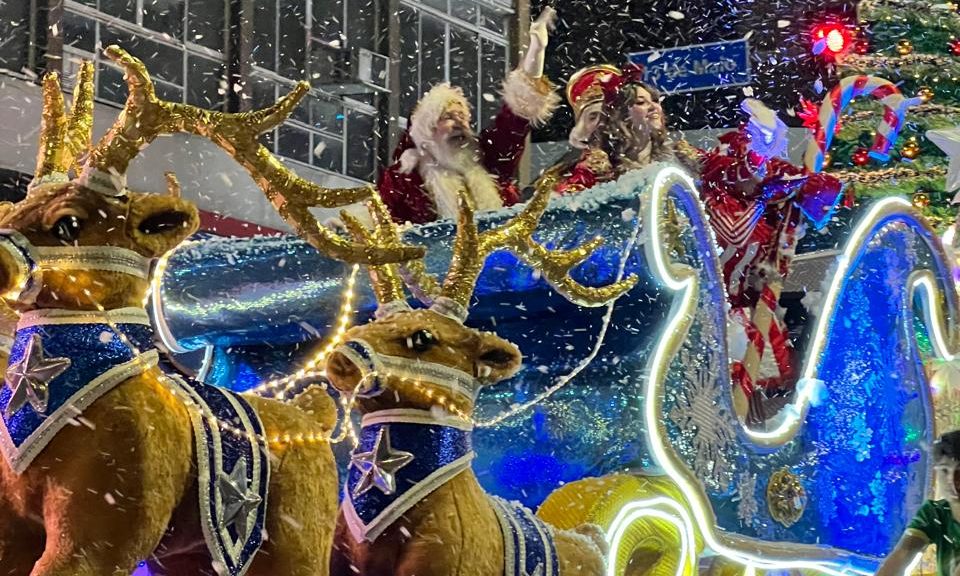 Parada de Natal de Campinas leva mais de 30 mil pessoas à Avenida Francisco Glicério