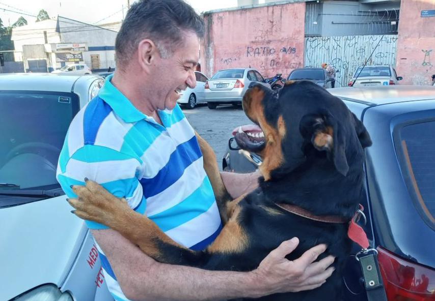 Jerry Bolsas lidera primeira Parada Pet 2025 na Praça da Moça