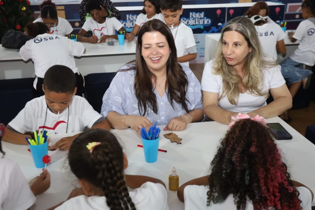 Presidente do Fundo Social, Jessica Roberta leva 115 crianças ao Paço Encantado para dia especial de Natal