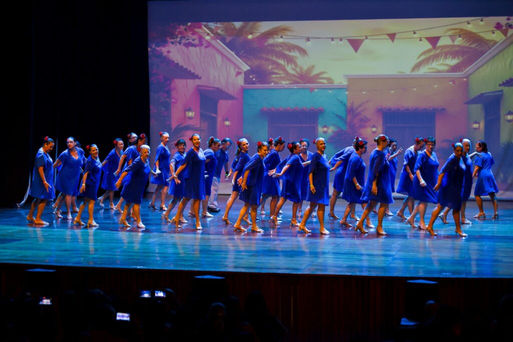 Terceira Idade de São Caetano encanta público com espetáculo de dança Volta ao Mundo