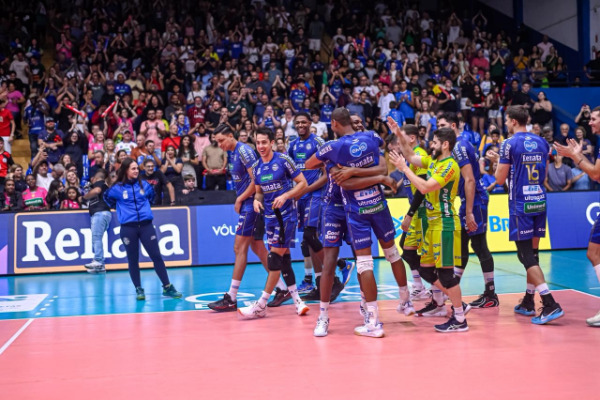 Vôlei Renata vence e encerra 1º turno na liderança da Superliga