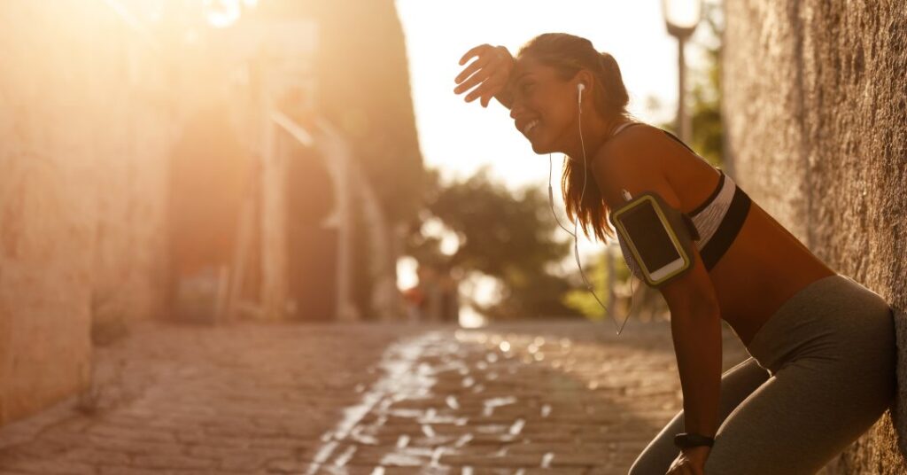 Exercícios físicos: qual o melhor horário para treinar no verão?