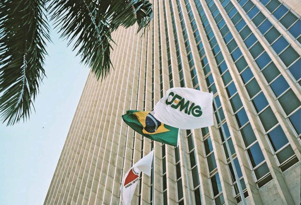 Controlada da Cemig conclui reorganização societária de 11 usinas fotovoltaicas | Empresas