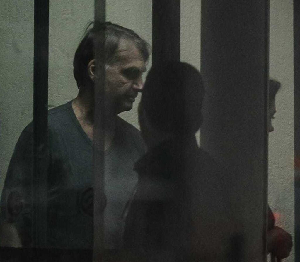 Bolsonaro passa por cirurgia para tentar conter suas crises de soluços | Política