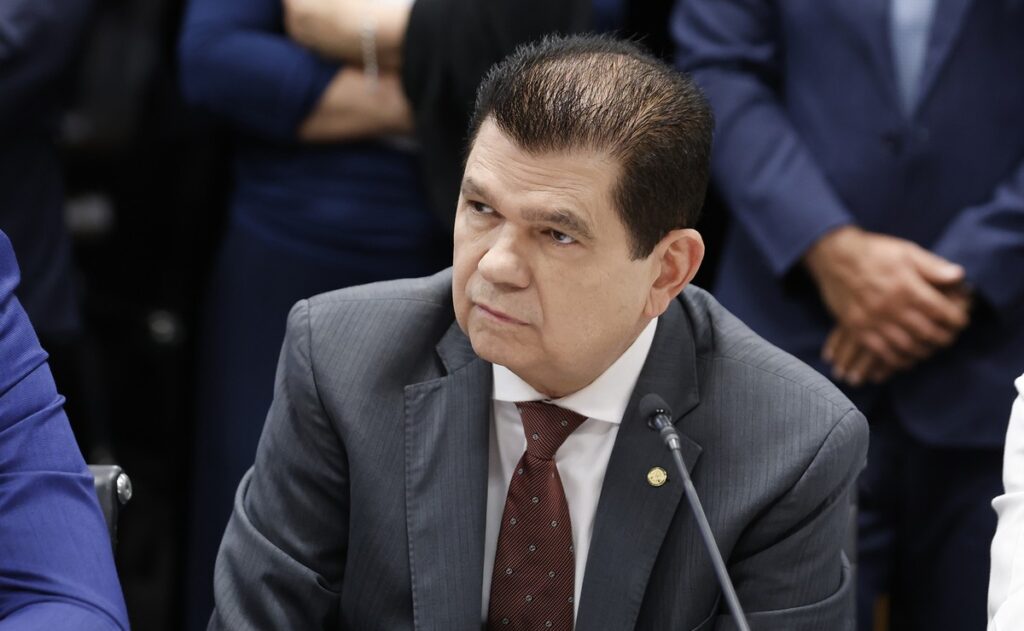 Câmara aprova texto-base do projeto que regulamenta Comitê Gestor do IBS | Política