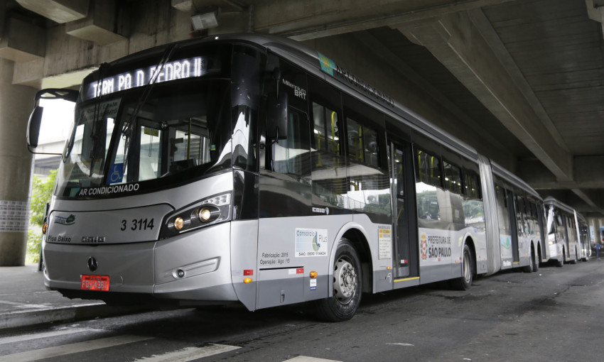 Motoristas encerram greve de ônibus em SP após reunião com Nunes e empresas