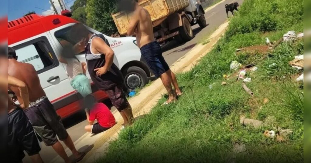 Pedestre tem perna esmagada após ser atropelado por caminhão no PR