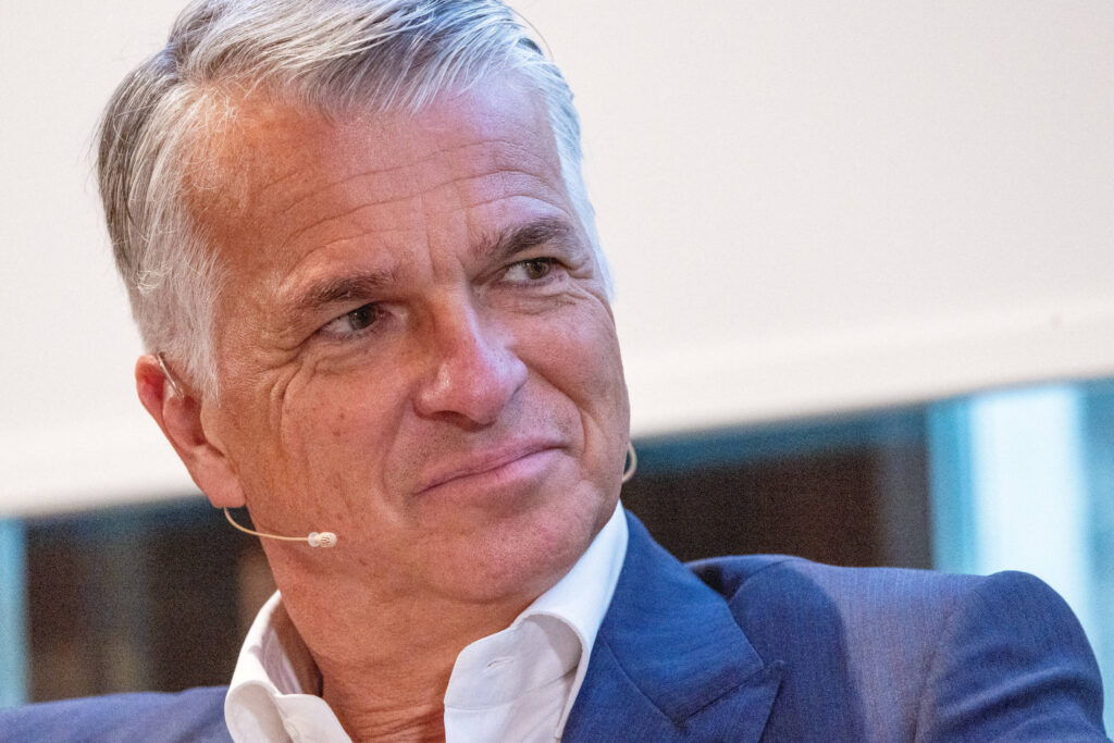 CEO do UBS planeja deixar o cargo em abril de 2027 - 13/01/2026 - Economia