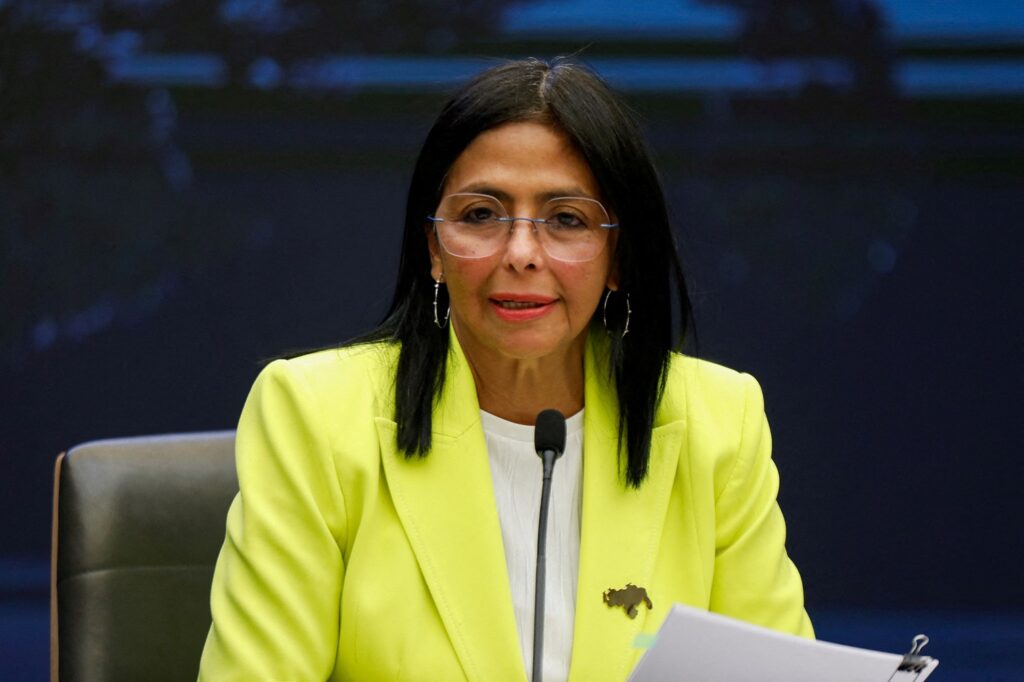 O que diz a Constituição da Venezuela sobre sucessão de poder após queda de Maduro