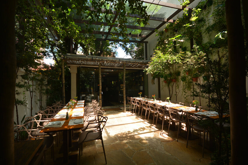 15 restaurantes em São Paulo com ambientes ao ar livre para curtir o Verão 2026
