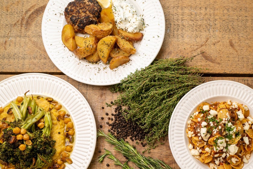 Kouzina aposta em pratos mediterrâneos veganos e vegetarianos para o verão 2026