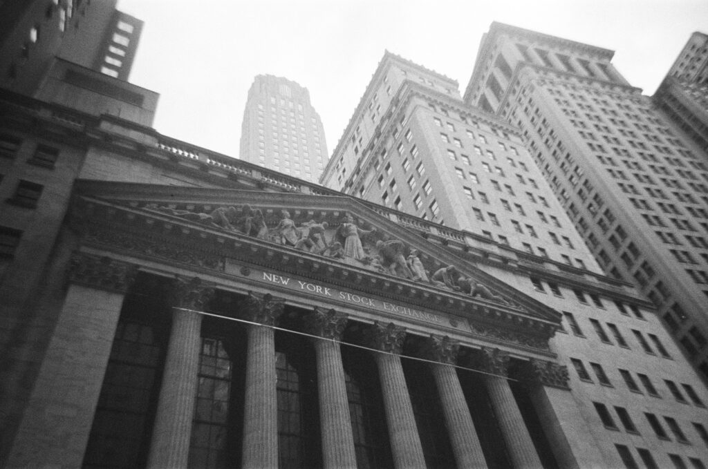 Futuros de NY abrem estáveis enquanto mercado global digere ação na Venezuela