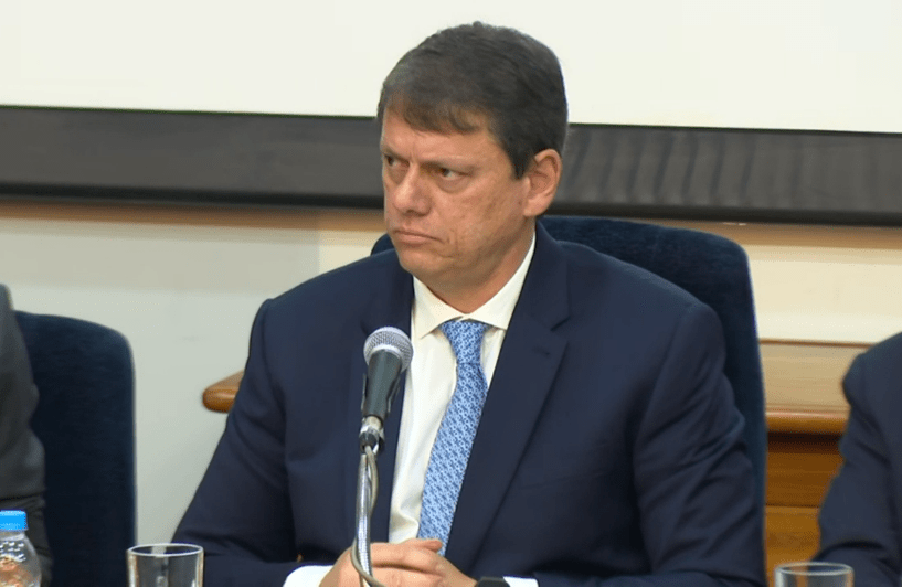 Visita de Tarcísio a Bolsonaro reforça reeleição em SP e esquenta briga pela vice