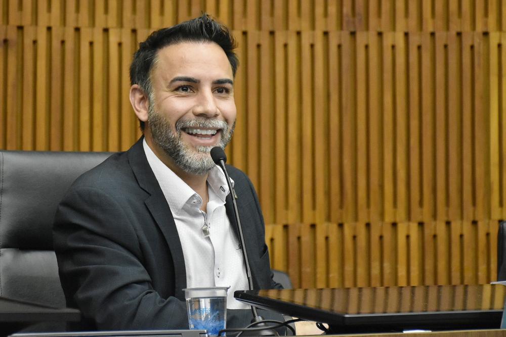 Pedrinho Botaro anuncia novo fardamento e antecipação na entrega de kits escolares em Santo André