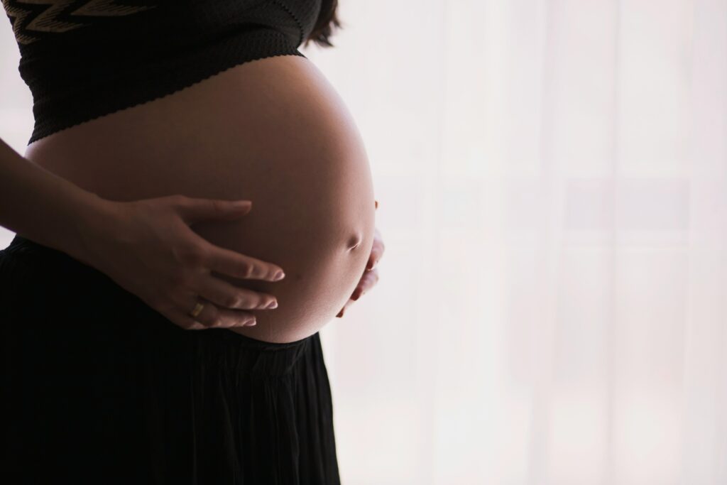 Juíza condena loja por não socorrer vendedora que sofreu aborto