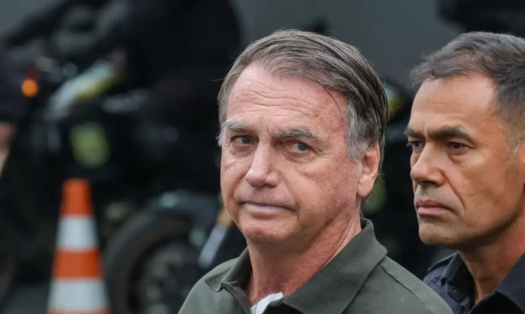 Após sofrer queda, Bolsonaro é autorizado a realizar exames no crânio em hospital