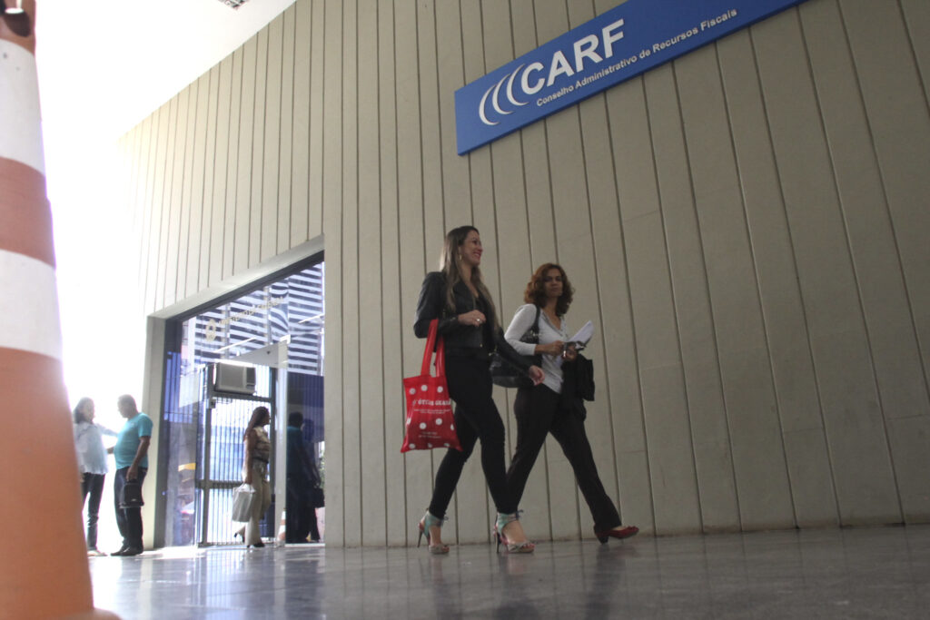 O presidente do Carf, Carlos Higino Ribeiro de Alencar, afirmou que o contingente tributário do conselho irá cair para R$ 700 bilhões