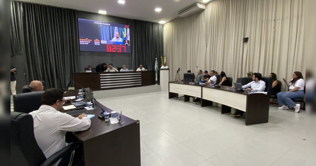 Divulgação de licitações e segurança em delivery tem leis aprovadas na Câmara de Apucarana