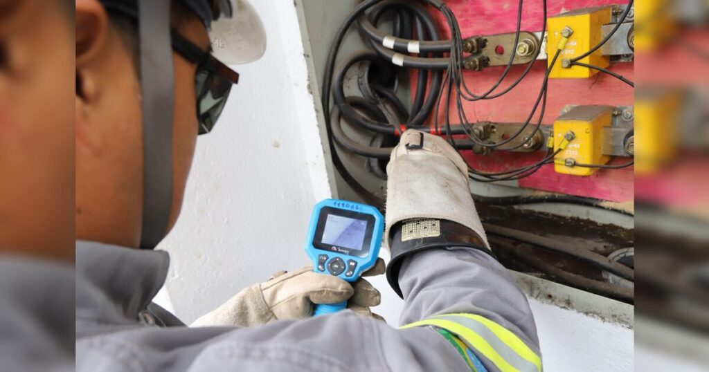 Homem pula muro e foge após ser flagrado furtando energia elétrica